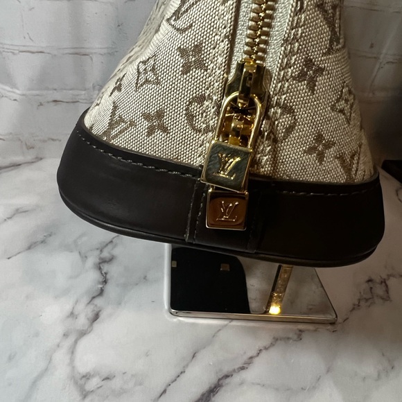 EUC Louis Vuitton Horizontal Mini Lin Alma Handbag (with COA) - Picture 5 of 11